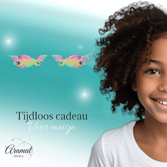 Regenboog hartjes oorstekers met vleugels – 11mm - Aramat Jewels - Oorbellen - cadeautip
