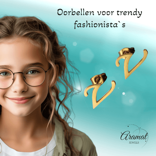 RVS Letter V Oorbellen Goudkleurig – Initiaal - Aramat Jewels - Oorbellen - cadeautip