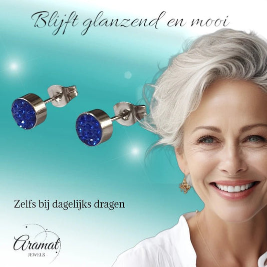 Zilverkleurige oorstekers met donkerblauw kristal – 6 mm - oor3081 - Oorbellen kopen# - 6mm - alles - cadeau