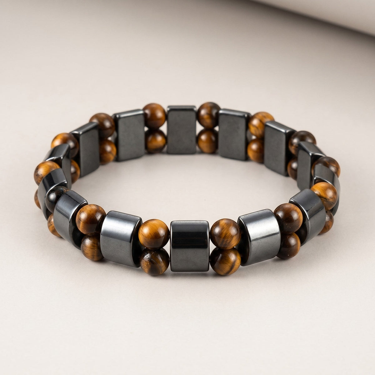 Aramat Jewels® verstelbare unisex armband met ronde tijgeroog en rechthoekige hematiet stenen.