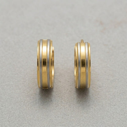 Aramat Jewels bicolor hoop earrings in matte silver with gold stripes, 13mm x 4mm, made of stainless steel.