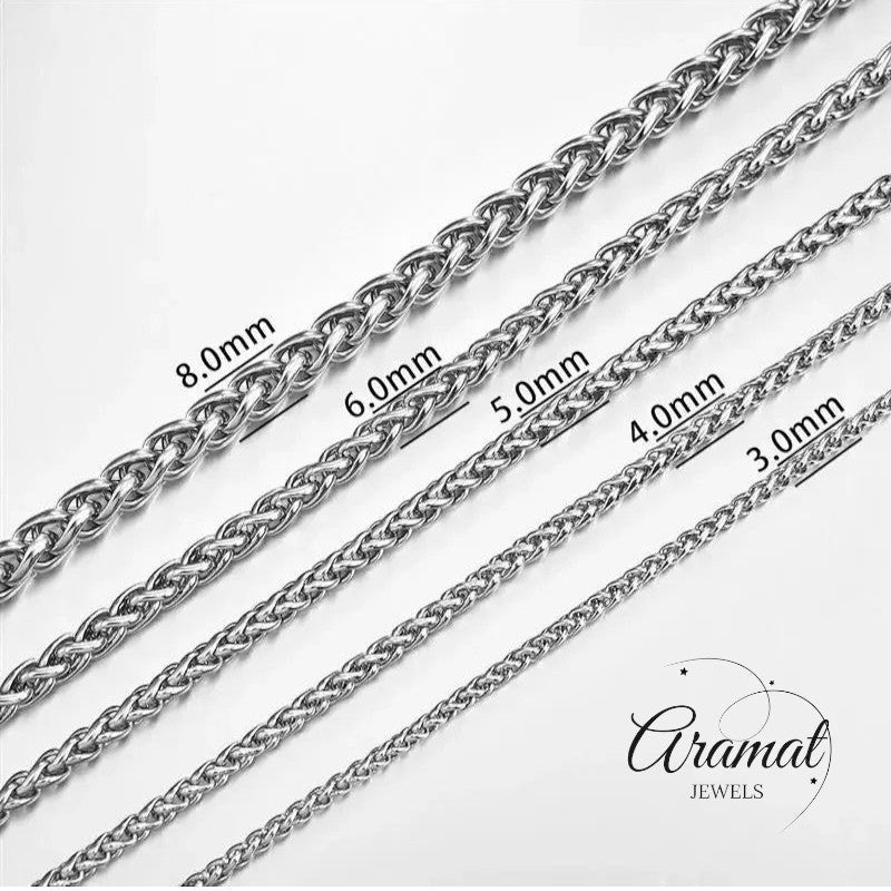 Aramat Jewels zilverkleurige RVS vossenstaart ketting van 8 mm breed, getoond in een vergelijking met andere diktes.