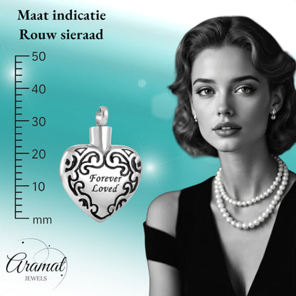 Aramat Jewels ashanger in hartvorm, zilverkleurig en zwart, met gravure 'Forever Loved'. Gemaakt van roestvrij staal.