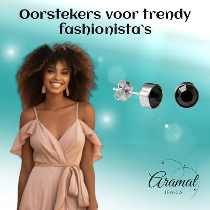 Aramat Jewels zilverkleurige oorstekers met zwart kristal van 8mm, gemaakt van roestvrij staal.