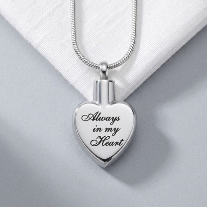 Aramat Jewels zilverkleurige stalen ashanger in hartvorm met de tekst "Always in my Heart".