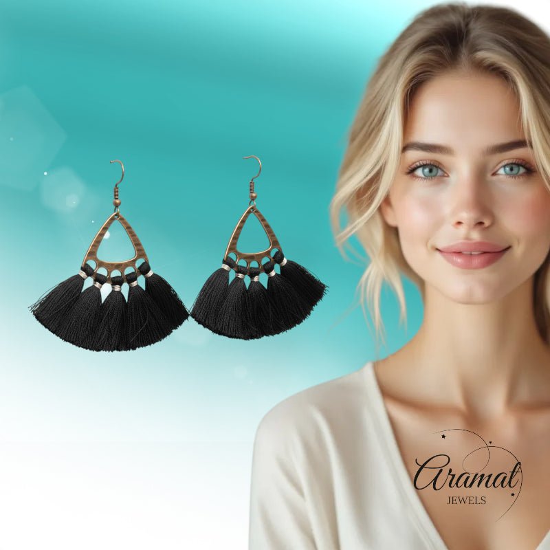 Boho Oorhangers met Kwastjes – Zwart 55x30mm - Aramat Jewels - Oorbellen - cadeautip
