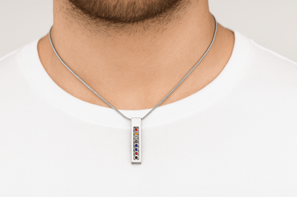 Rechthoekige zilveren ashanger met regenboog edelstenen (34x8mm) om mannenhals