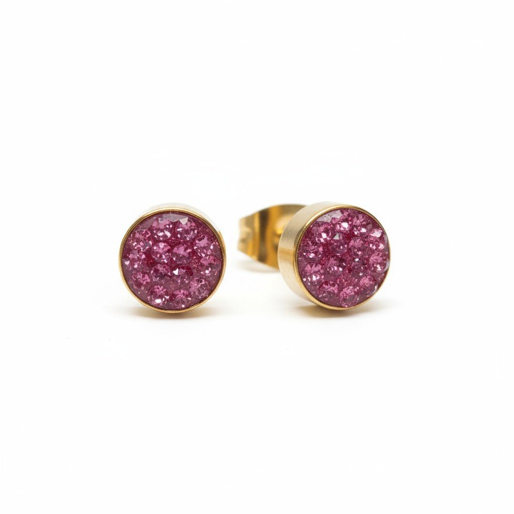 Fuchsia kristallen oorstekers 6 mm – goudkleurig - Aramat Jewels - Oorbellen - cadeautip