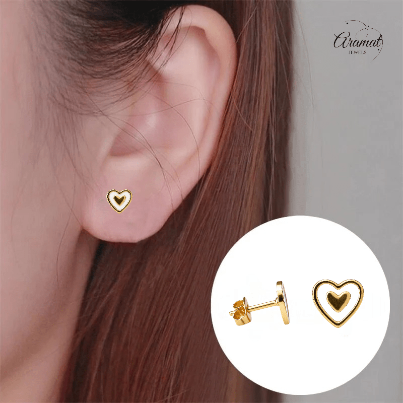 Goudkleurige hartjes oorbellen met wit emaille - oor6076 - Oorbellen kopen# - 6mm - alles - cadeau