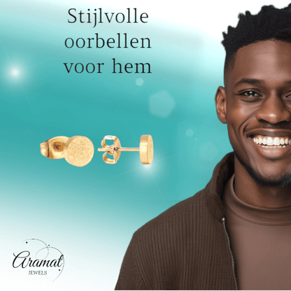 Goudkleurige matte oorstekers 8 mm - Aramat Jewels - Oorbellen - cadeautip