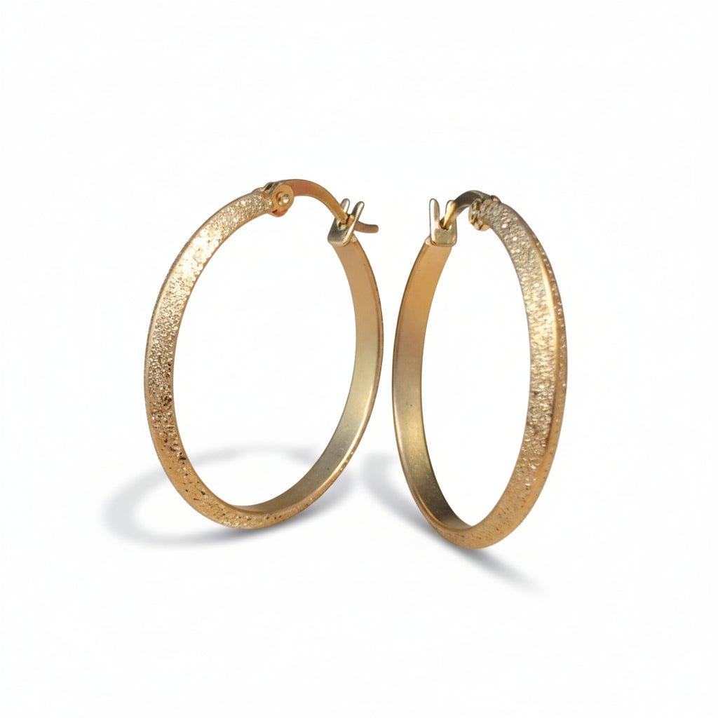 Goudkleurige Matte RVS Oorringen Sandblasted - 32 mm - Aramat Jewels - Oorringen - cadeautip