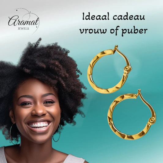 Goudkleurige Oorringen RVS met Fijn Streepmotief (20 mm) - Aramat Jewels - Oorringen - cadeautip