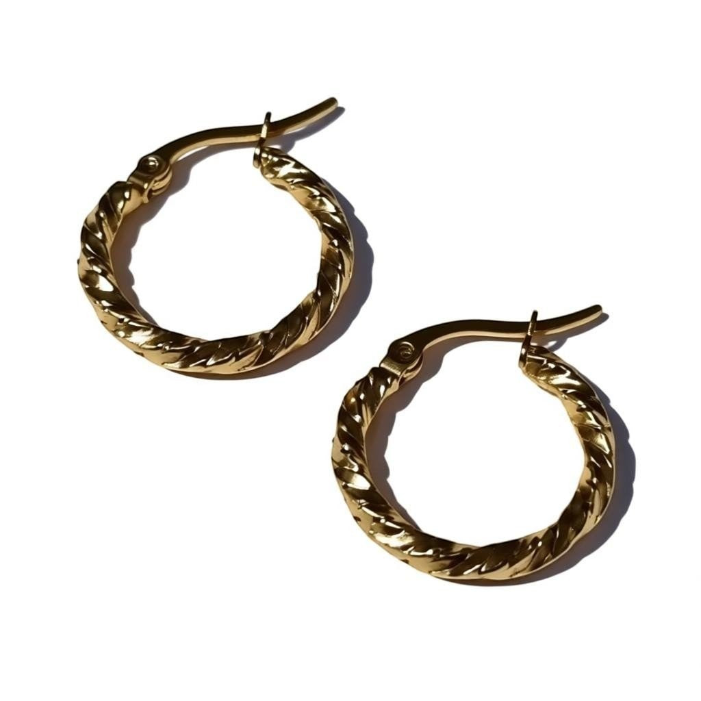 Goudkleurige RVS Oorringen met Gevlochten Design - 20 mm - Aramat Jewels - Oorringen - cadeautip