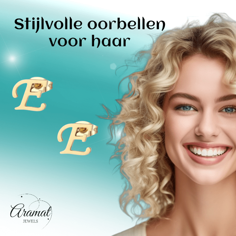 Goudkleurige RVS oorstekers Letter E - Aramat Jewels - Oorbellen - cadeautip