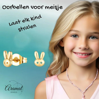 Gouden konijnenoorbellen.
