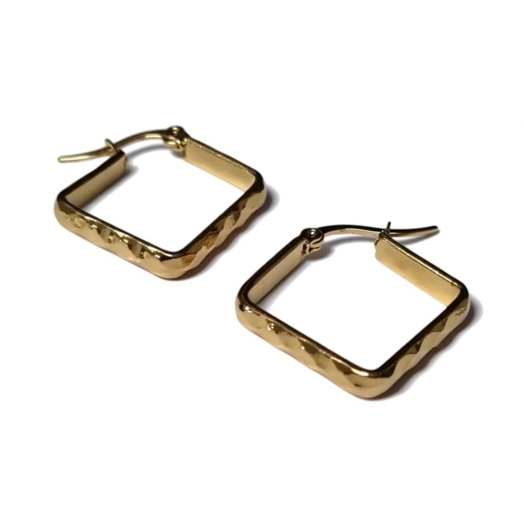 Goudkleurige Vierkante Oorringen - Aramat Jewels - Oorringen - cadeautip