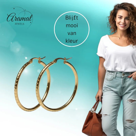 Grote Hoop Oorbellen Goudkleurig RVS met Streepjesmotief (40 mm) - Aramat Jewels - Oorringen - cadeautip
