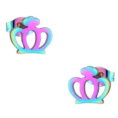 Regenboogkleurige kroonvormige oorbellen met een iriserende metallic afwerking.