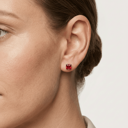 Oorbellen – 6mm Vierkante Zirkonia Rood op RVS Zilverkleur - Aramat Jewels - Oorbellen - cadeautip