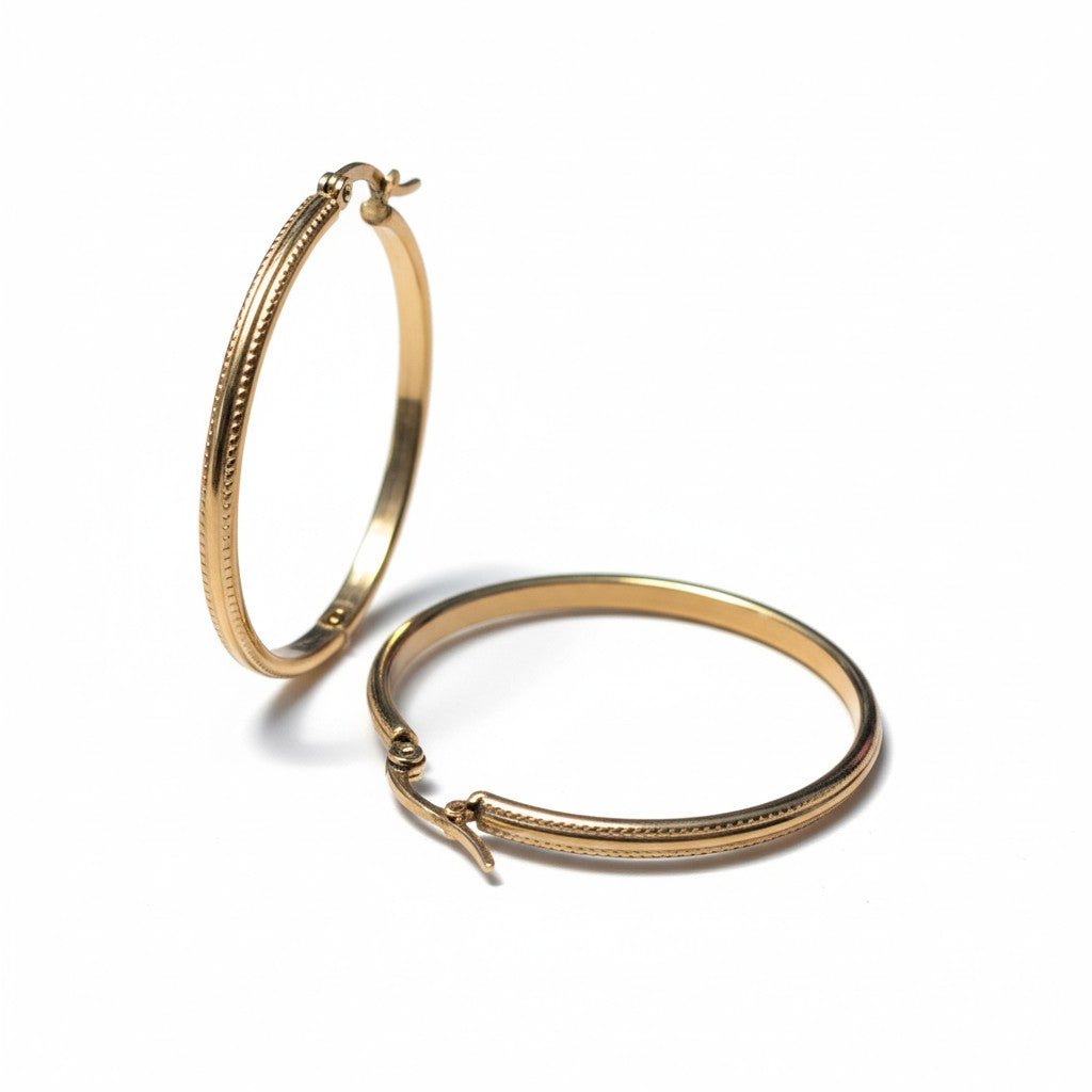 Oorringen – 40mm Hoepel Bewerkt RVS Goudkleur Dames - Aramat Jewels - Oorringen - cadeautip