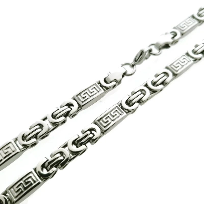 Een zilveren ketting met een schakel