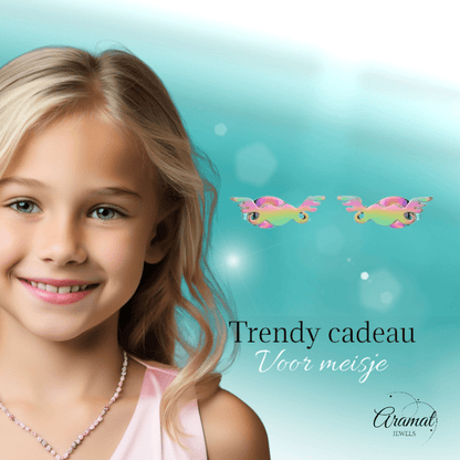 Regenboog hartjes oorstekers met vleugels – 11mm - Aramat Jewels - Oorbellen - cadeautip