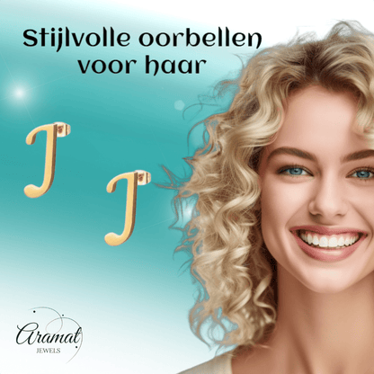 RVS letter J oorstekers goudkleurig - Aramat Jewels - Oorbellen - cadeautip