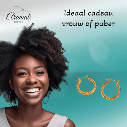 RVS Oorringen met Streepjes Motief – Goudkleurig 26x25mm - oor6361 - 840143 - Oorringen kopen# - 26mm - alles - cadeau