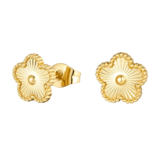 Gouden bloemvormige oorbellen met een gestructureerd bloembladontwerp.