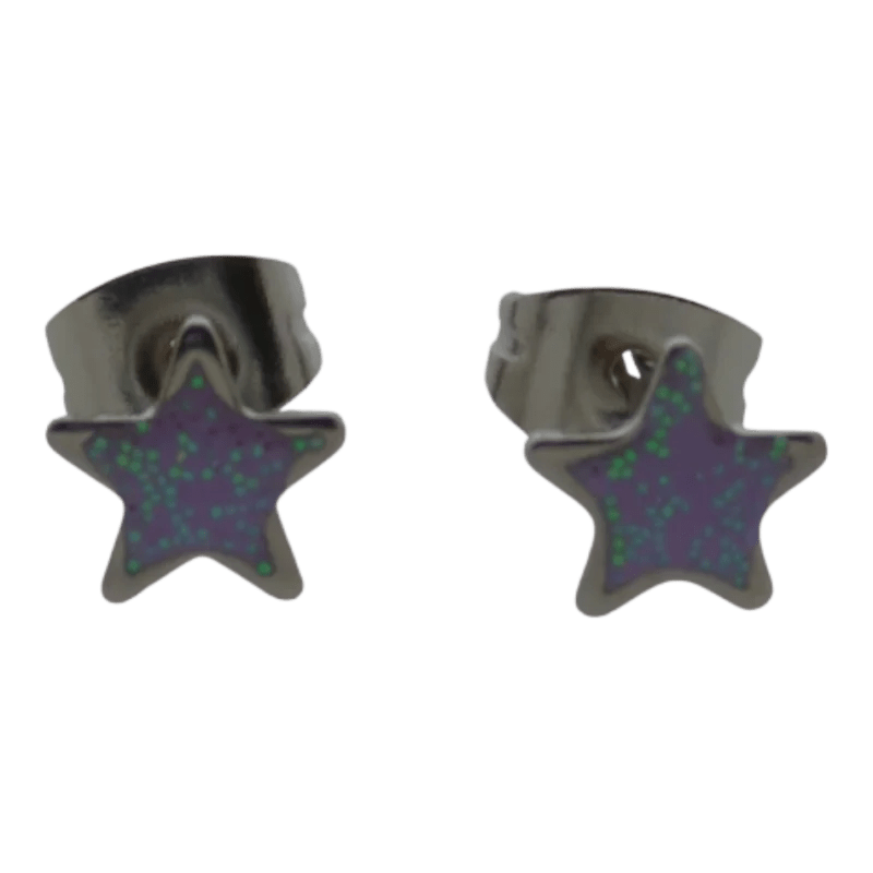Stervormige oorbellen met een iriserende paarsblauwe afwerking.