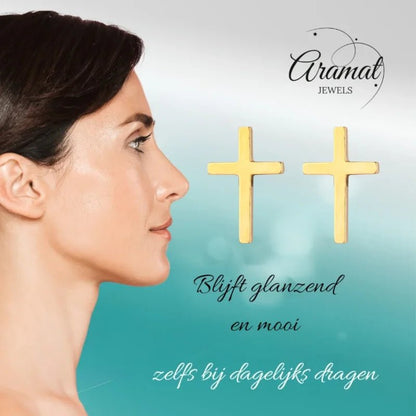 Gouden oorbellen met kruis.