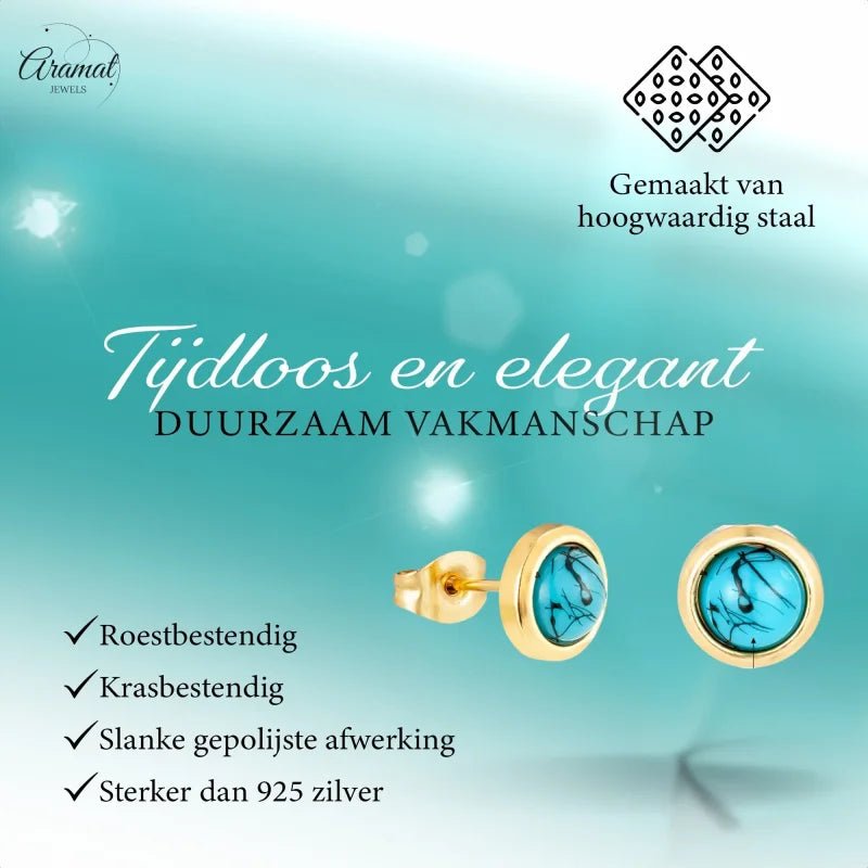 Turquoise oorbellen met gouden rand.