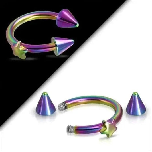 Een paar gekleurde metalen ringen