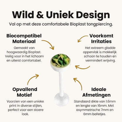Vier witte oordopjes met groene blaadjes erop
