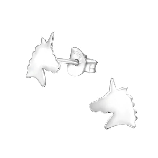 Zilveren oorbellen met eenhoornhoofd.