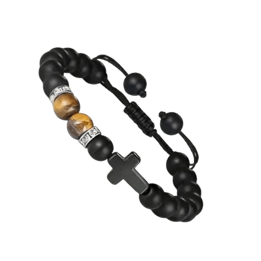 Een zwart met gouden armband met een kruis bedel