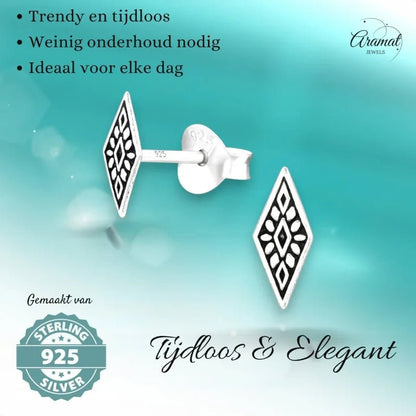 Zilveren diamantvormige oorbellen.