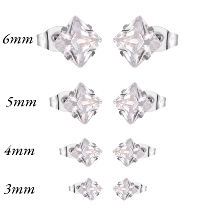 Diamantvormige oorbellen in vier verschillende maten.